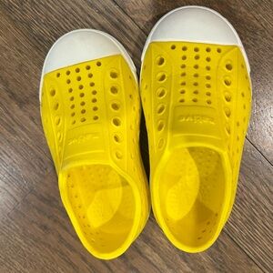 Native Kids Water Shoes - Bright Yellow and White